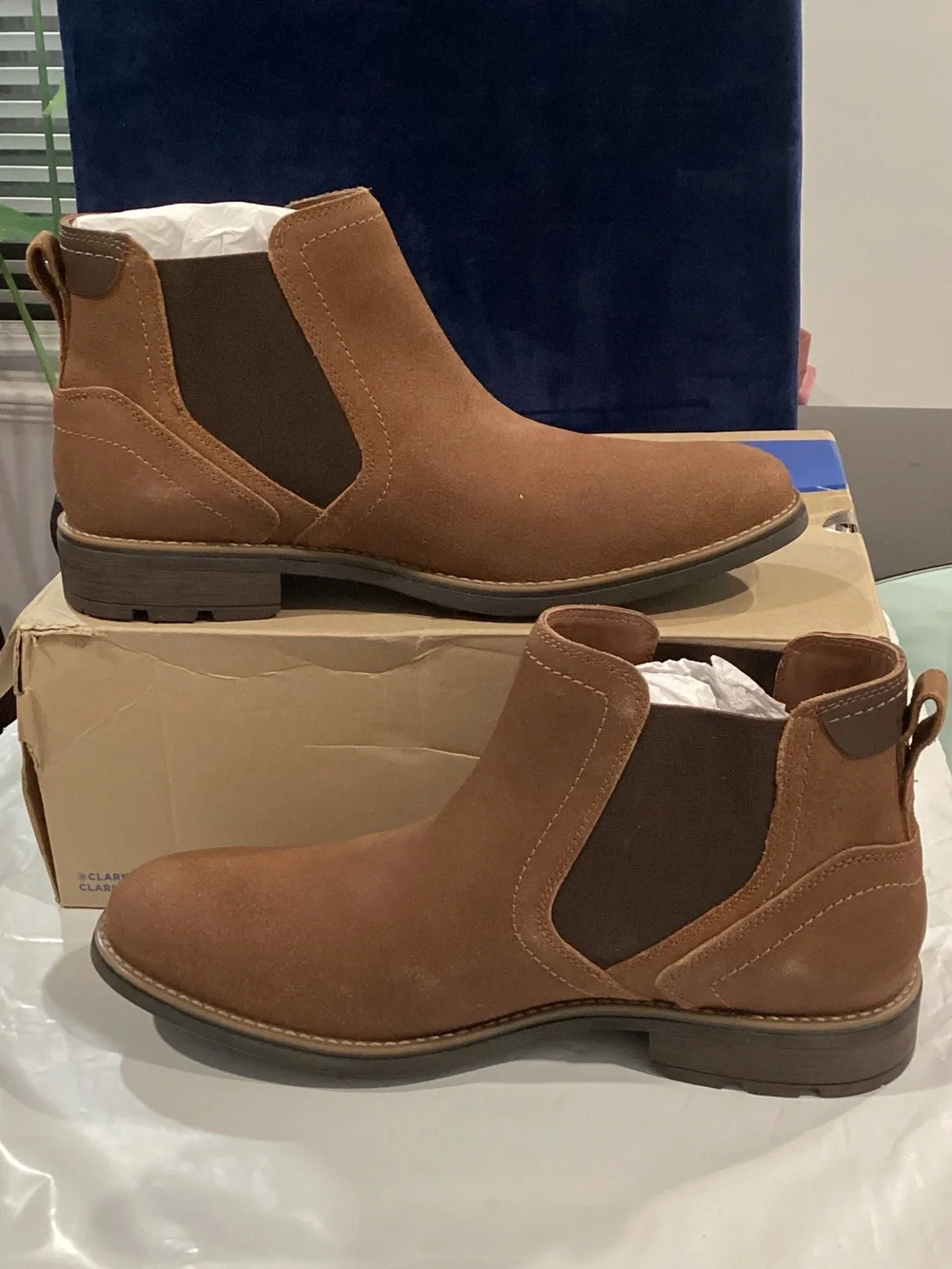 Clarks Emmet Easy Men’s Chelsea Boots Cola Brown Suede Size 10 M NIB
